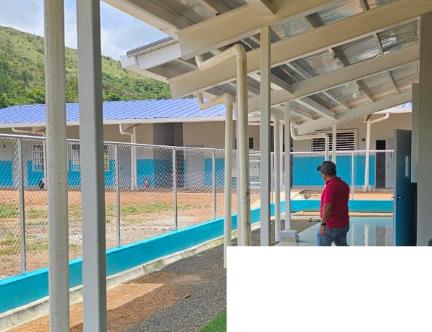 Vista exterior de la Escuela Bajo Higui
