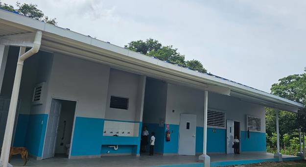 Pasillo interior de la Escuela El Hacha